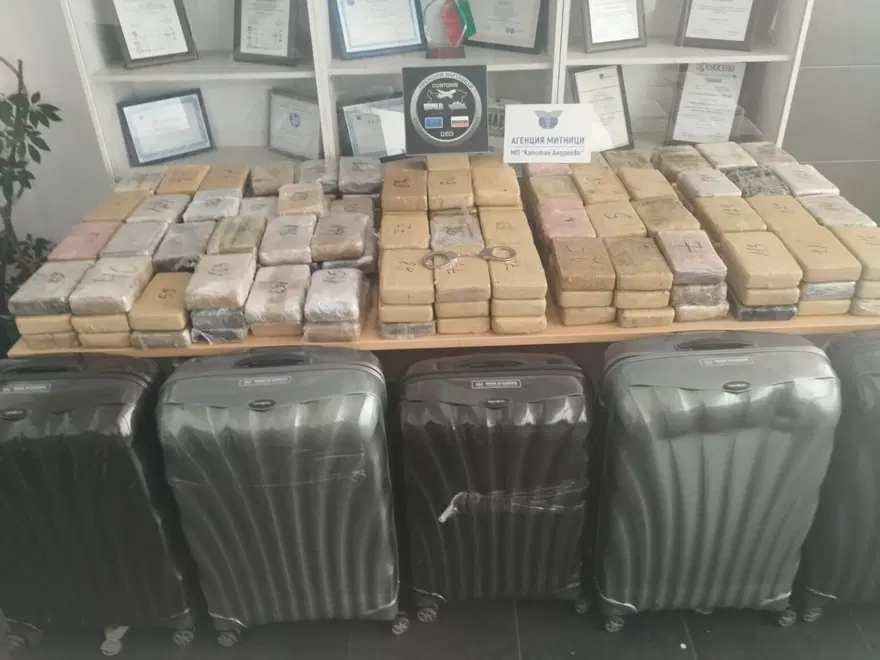 Diplomatik plakalı araçta rekor kokain: 206 kilo 1 Diplomatik plakalı araçta rekor kokain: 206 kilo 1