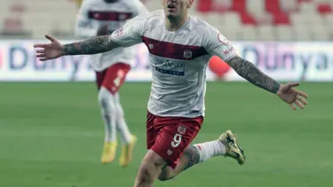 Sivasspor’un gol yükünü Rey Manaj sırtladı