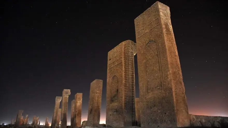 Dünyanın en büyük Türk-İslam mezarlığı: Ahlat Selçuklu Meydan Mezarlığı 9 Dünyanın en büyük Türk-İslam mezarlığı: Ahlat Selçuklu Meydan Mezarlığı 9