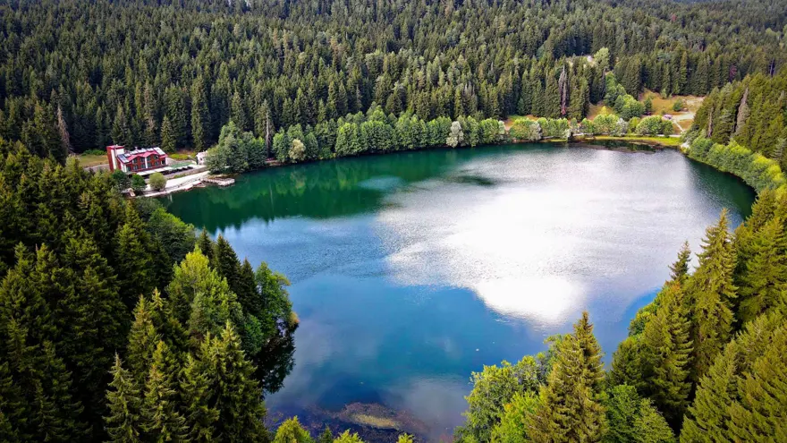 Doğanın kalbinde huzur: Karagöl ziyaretçilerini mest etti 5