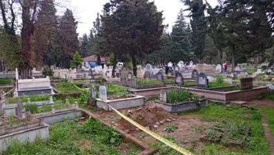 Mezarlık ziyaretinde iki aile birbirine girdi: 4 yaralı