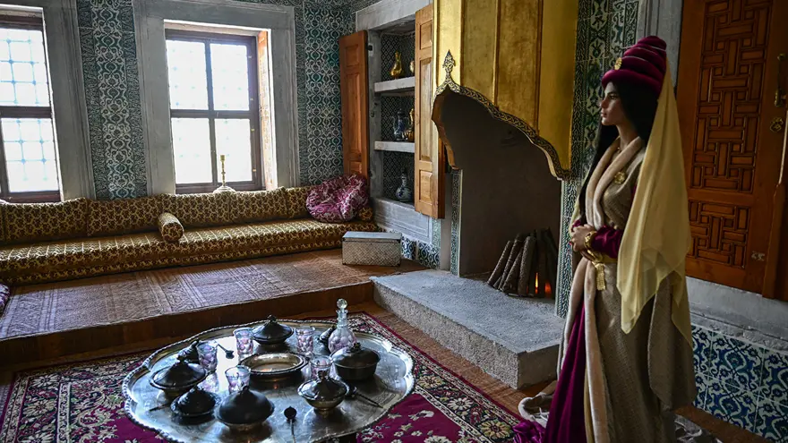 Topkapı Sarayı'nın hareminde yeni bölüm. Kadınefendiler ve Cariyeler Taşlığı ziyarete açıldı 1