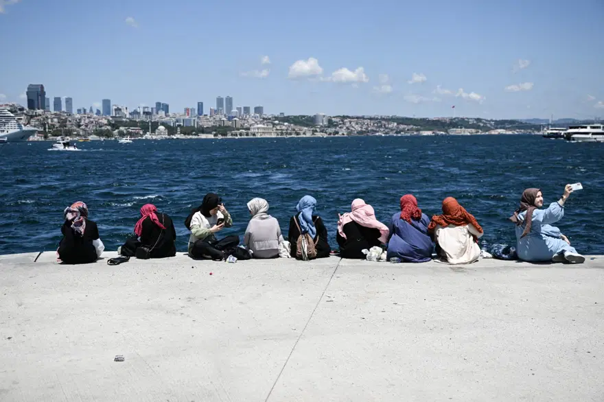 İstanbul için aşırı sıcak uyarısı: Dışarı çıkmayın! 1 İstanbul için aşırı sıcak uyarısı: Dışarı çıkmayın! 1