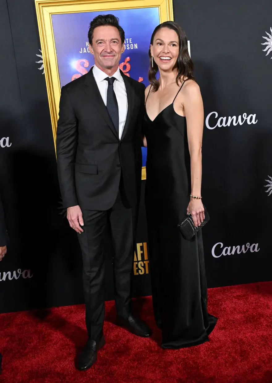 Hugh Jackman kural bozdu: Sevgilisiyle ilk kez kırmızı halıda 4 Hugh Jackman kural bozdu: Sevgilisiyle ilk kez kırmızı halıda 4