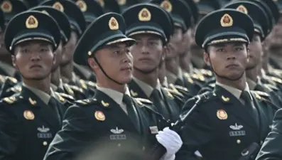 Çin askerleri neden gözlerini kırpmıyor? Disiplin mi korku mu?