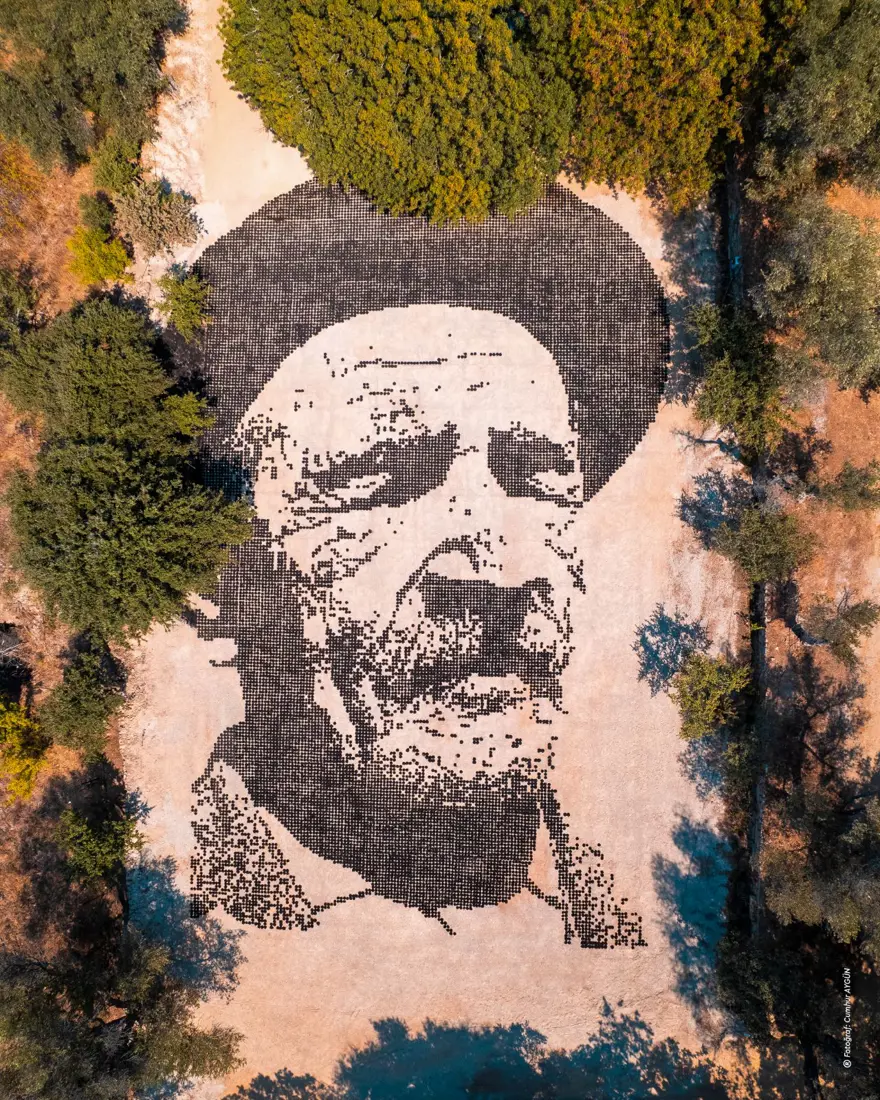 Aşık Veysel'in vefatının 50. yılında Bodrum'da dev portresi yapıldı 5