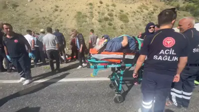 Minibüste can pazarı: Takla atan araçta üçü ağır yedi yaralı var