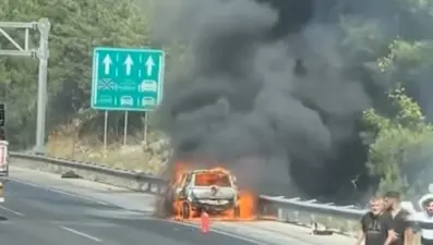 Otoyoldaki yangın ormana sıçradı: Ekipler olay yerinde