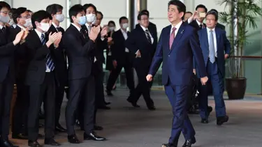 Japonya'da eski başbakandan tartışmalı tapınağa ziyaret