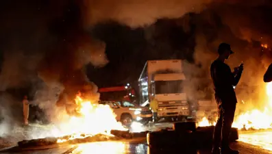 Brezilya'da Bolsonaro taraftarı kamyoncular yolları kapattı