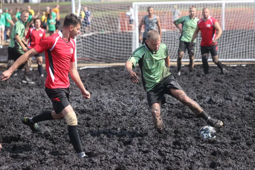 Beyaz Rusya'da bataklık futbol turnuvası 17