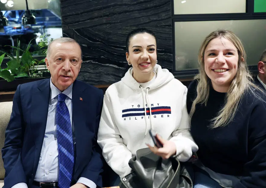 Cumhurbaşkanı Erdoğan'dan kafe sürprizi 3 Cumhurbaşkanı Erdoğan'dan kafe sürprizi 3