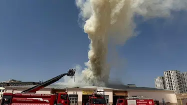 Gaziantep'te meslek lisesinin atölyesinde yangın