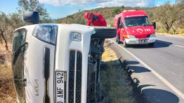 Devrilen kamyonetteki biri bebek 3 kişi yaralandı