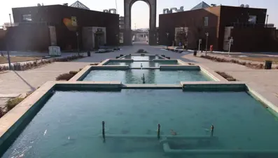 Elazığ buz kesti: Süs havuzları dondu