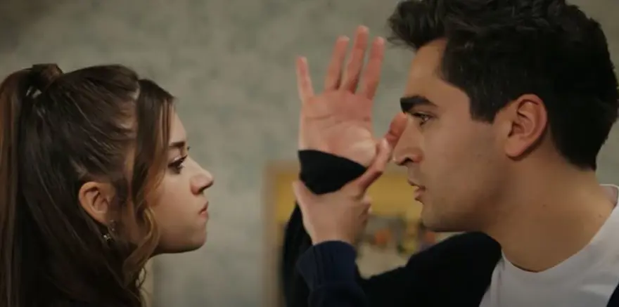 Yalı Çapkını'nda Kazım'dan Ferit'e tokat! "Bu oyunu boz Seyran" 1 Yalı Çapkını'nda Kazım'dan Ferit'e tokat! "Bu oyunu boz Seyran" 1