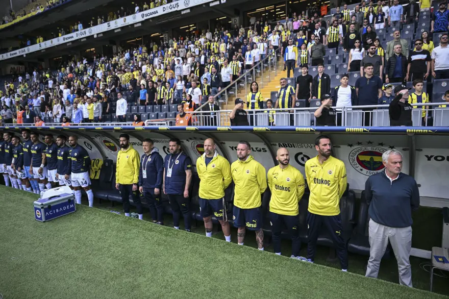 Fenerbahçe'de Mourinho değil, teknik ekibi değişiyor: Efsaneler geri dönüyor 1