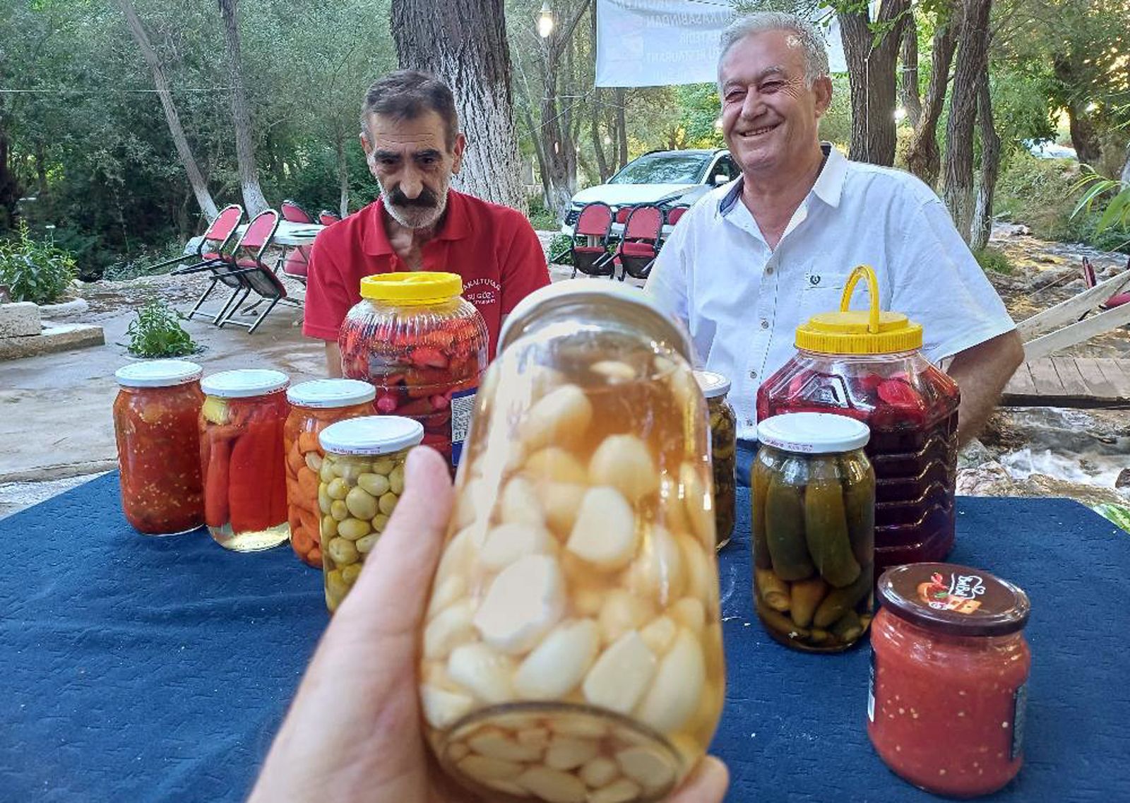 Araban Sarımsağı ile hazırladığı turşu ile şifa dağıtıyor