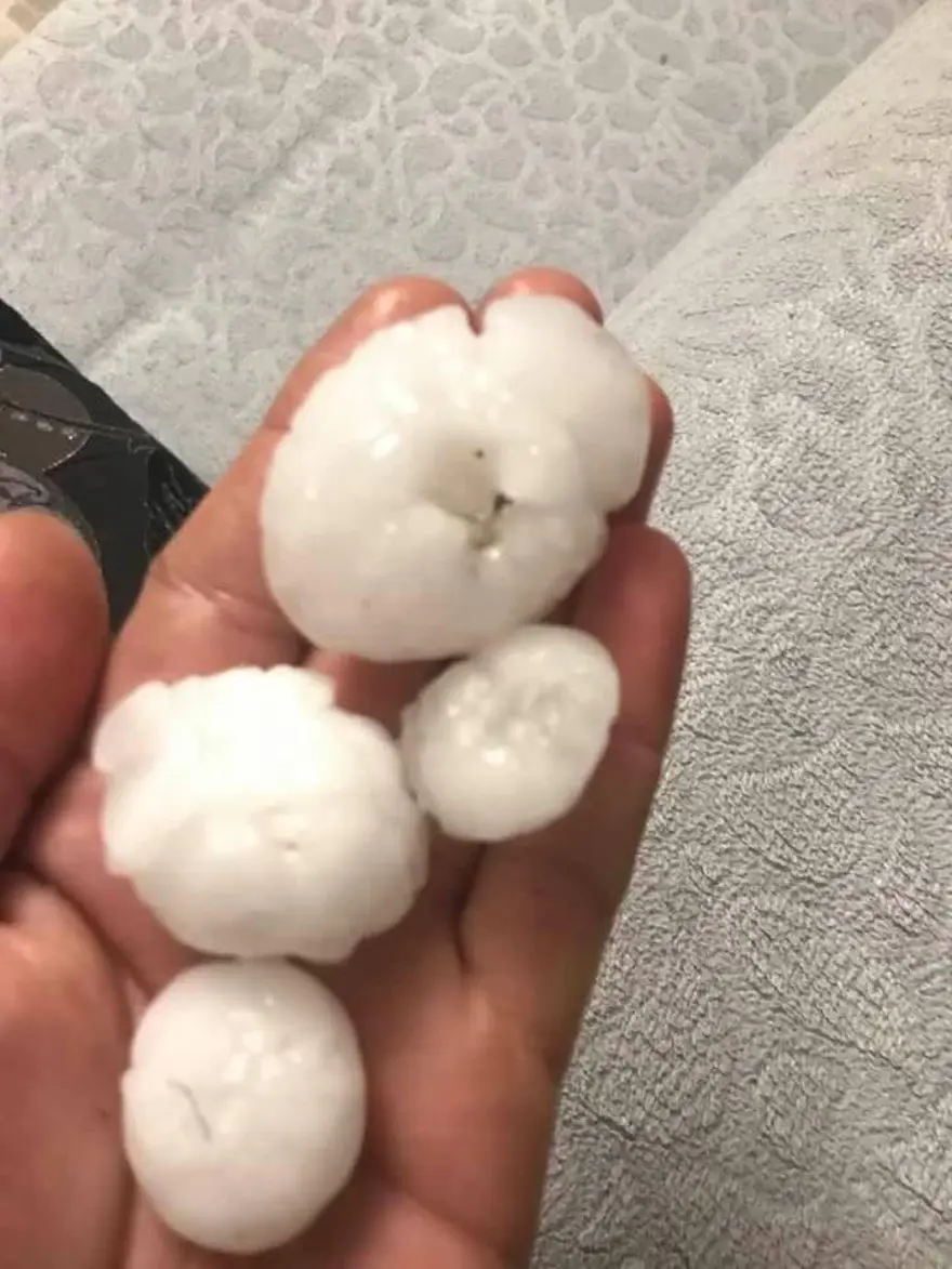 İzmir'de dolu etkili oldu 