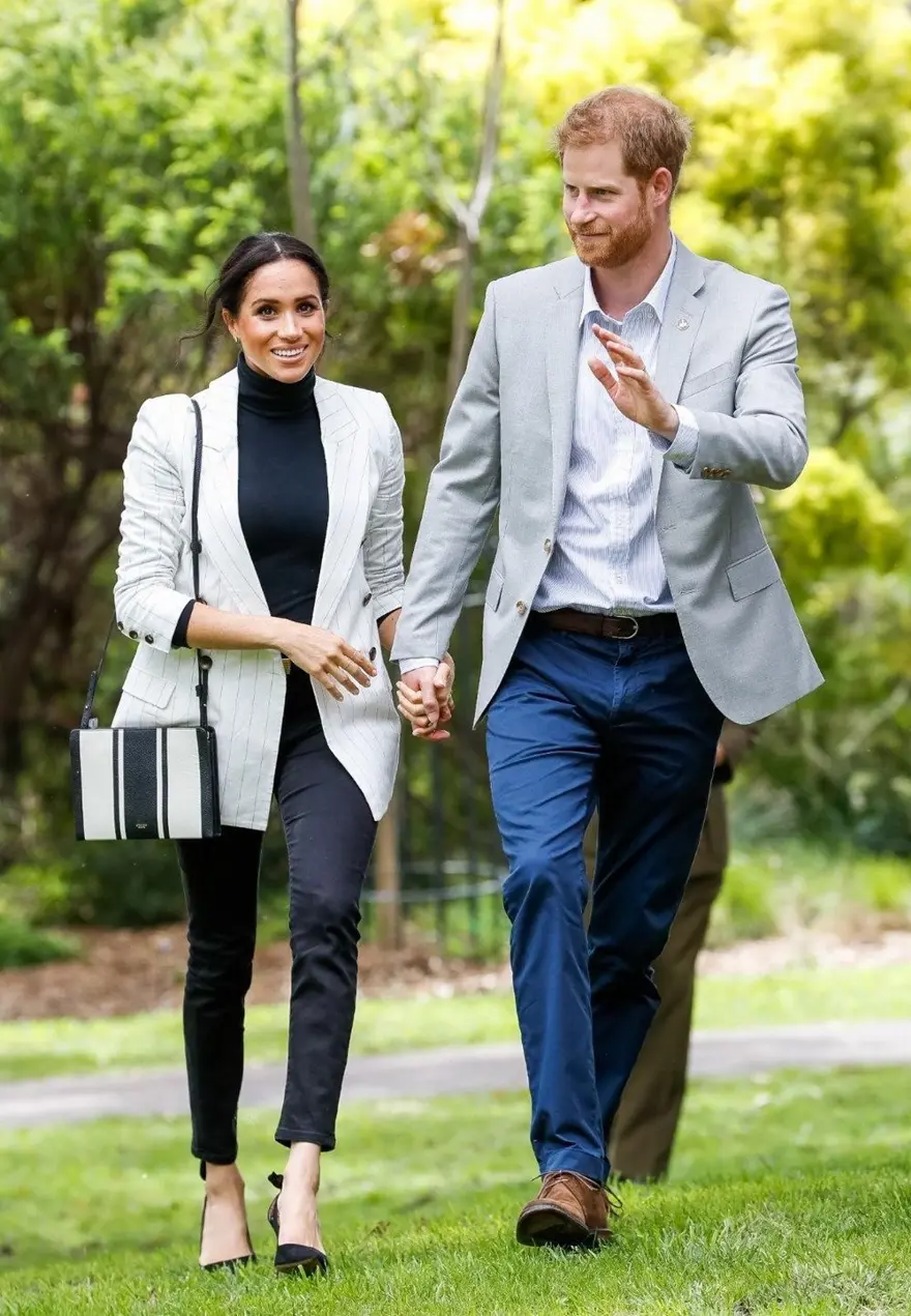 Meghan Markle ve Prens Harry sert çıktı: ‘Kraliyet’ kelimesiKraliçe’nin malı değil 2