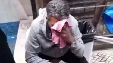 Kız çocuğunun fotoğrafını çeken şahsı dövüp polise teslim ettiler