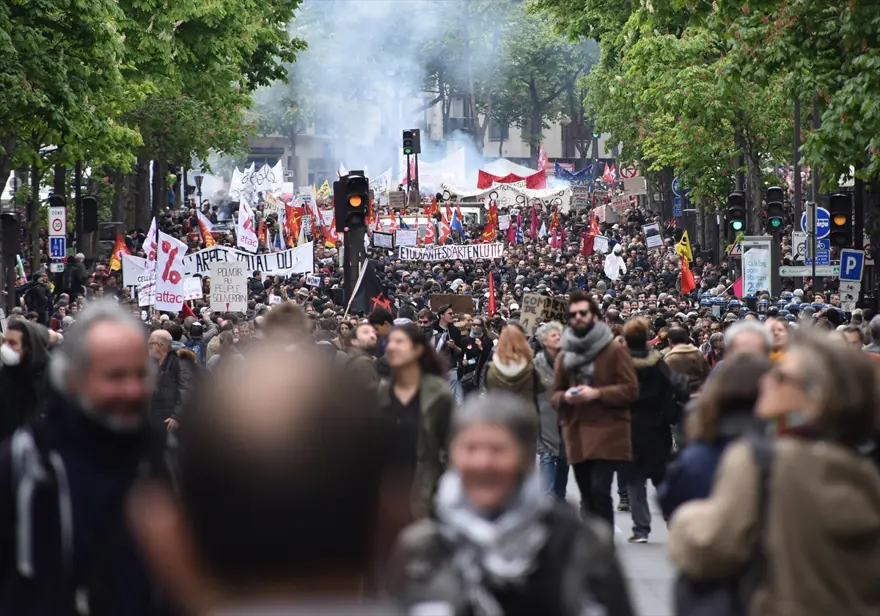 Fransa'daki çalışma yasası protesto edildi 17
