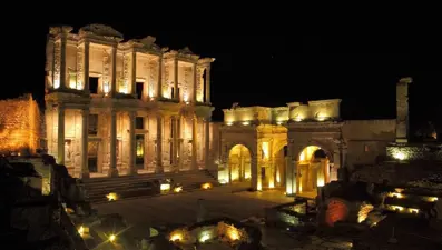 Bakan Ersoy'dan gece müzeciliği duyurusu: Üç noktada 2 Kasım'a kadar uzatıldı