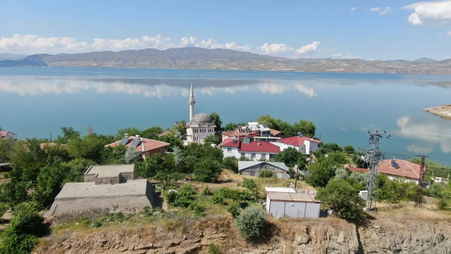 Baraj suları yükselince köy, yarımadaya dönüştü 4