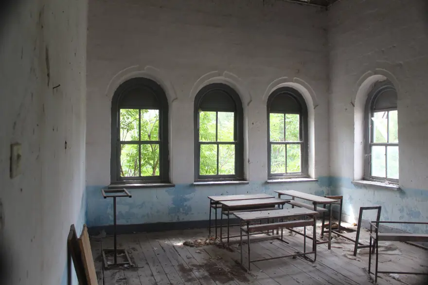 230 yıllık tarihi okul definecilerin hedefinde 4 230 yıllık tarihi okul definecilerin hedefinde 4