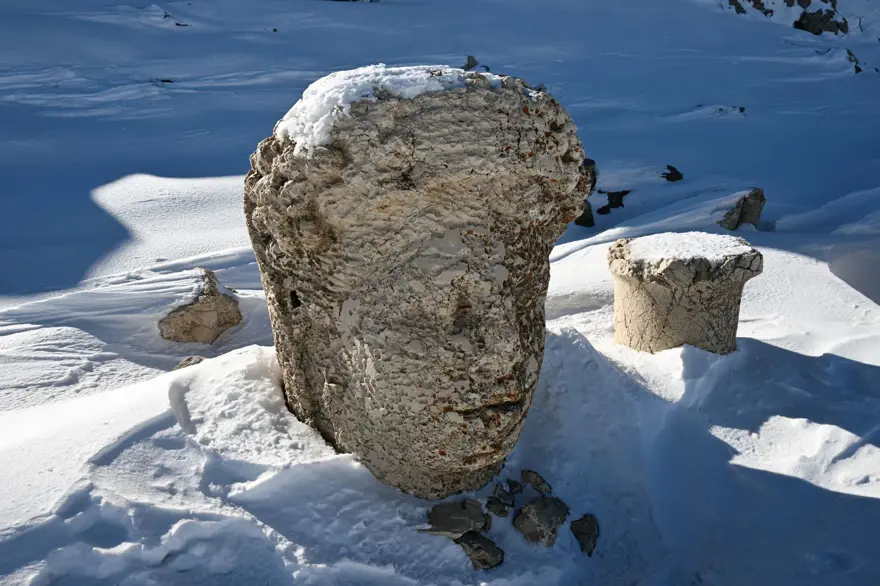 Nemrut Dağı'ndan eşsiz görüntüler: Dev heykeller karlar altında kaldı 1