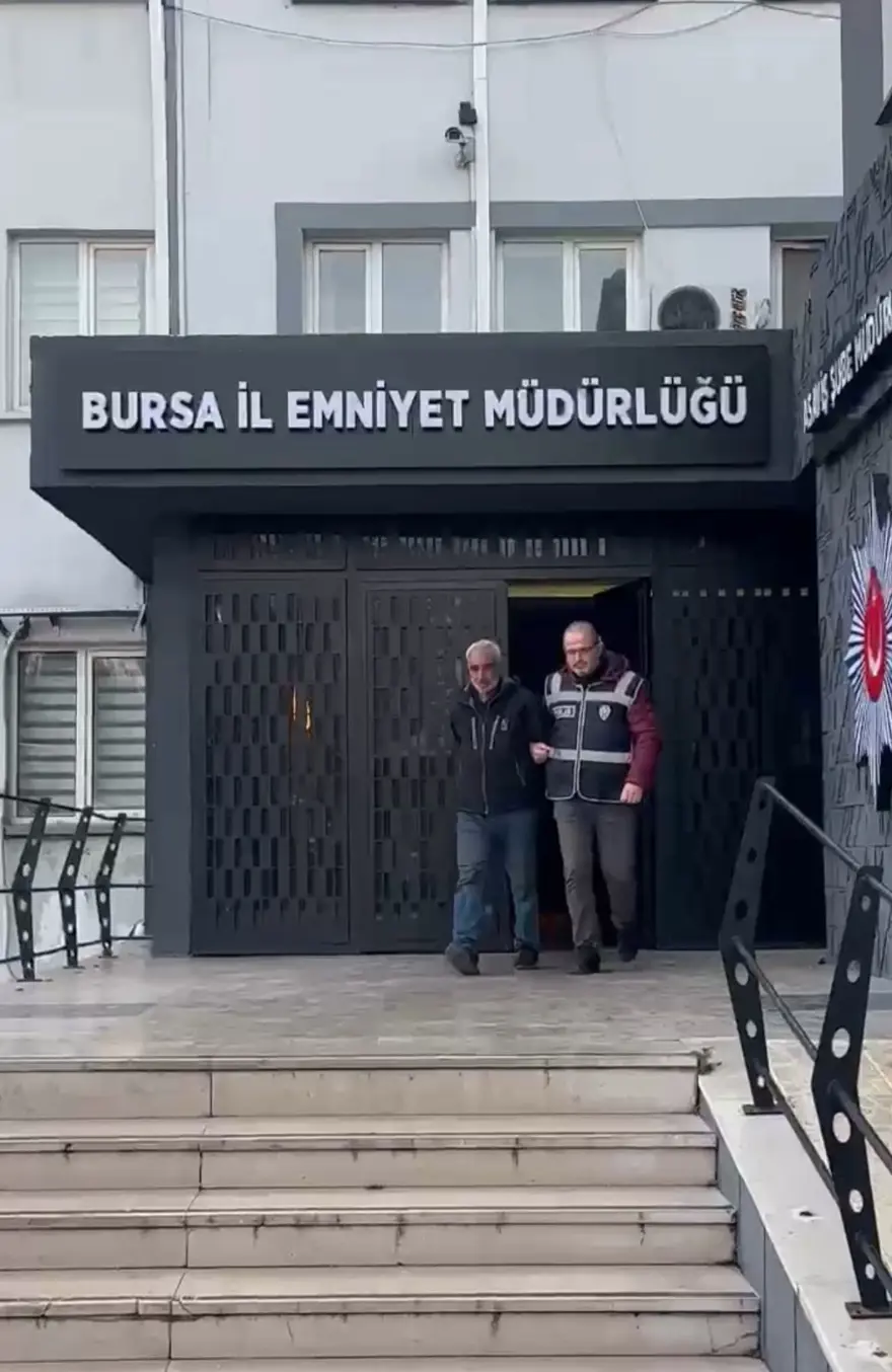 Bursa'da 15 yıl kesinleşmiş hapis cezasıyla aranan iki şüpheli yakalandı 3