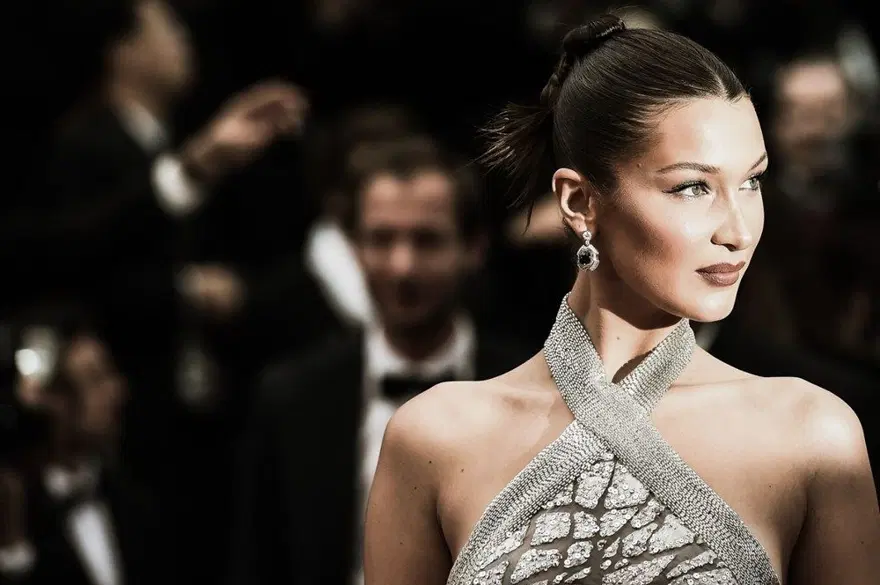 Bella Hadid ilk NFT koleksiyonunu sundu 