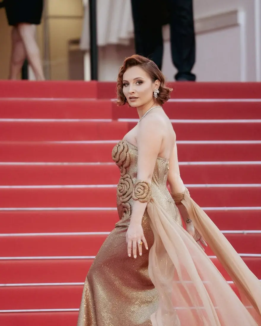 Başak Gümülcinelioğlu Cannes'da: Kırmızı halıda bebek sürprizi 4