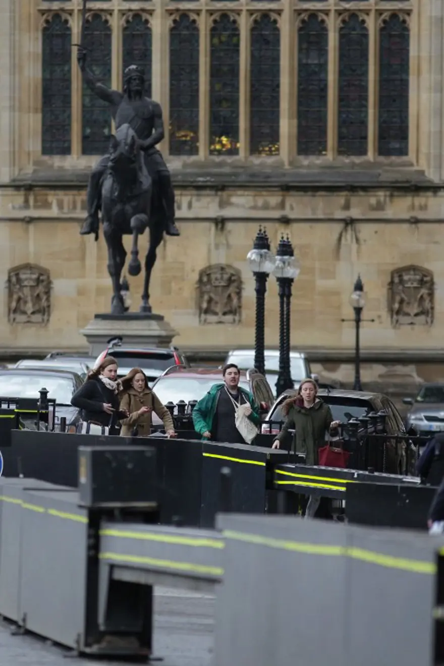 Londra'da silah sesleri (Olay yerinden ilk kareler) 7