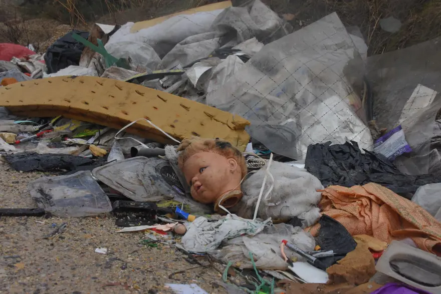 Kaçak moloz dökülen ormanlık alanda 'asbest' tehlikesi 10