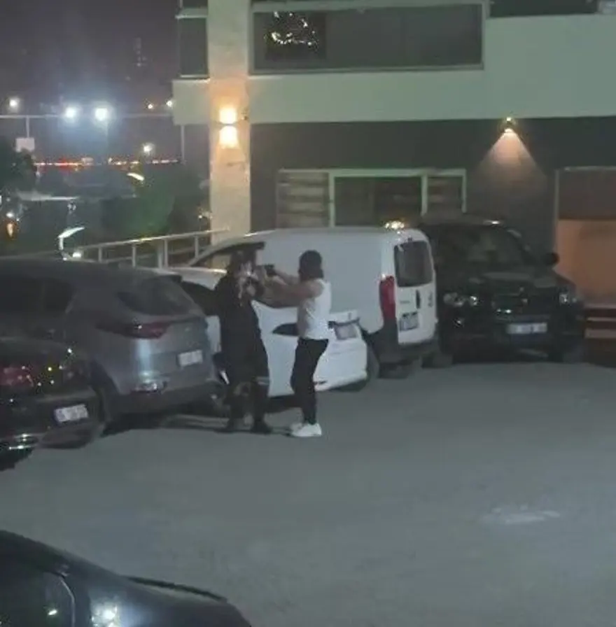 Lüks sitede maskeli dehşet: Ortalığı ateşe verip, güvenliğin kafasına silah dayadı 