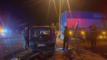 Manisa'da kamyonla hafif ticari aracın çarpıştı: Bir ölü