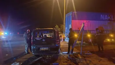 Manisa'da kamyonla hafif ticari aracın çarpıştı: Bir ölü