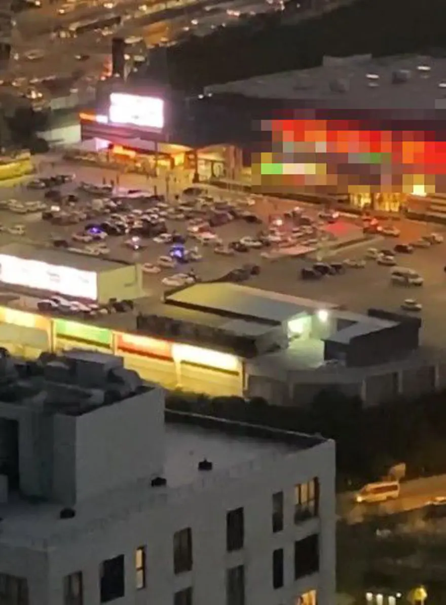 AVM’de hamburger kavgası: Garsonu dövdüler 3