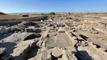Kültepe Höyüğü'nde geçmişi 7 bin yıla kadar uzanan heykel ve kaplar çıkarıldı
