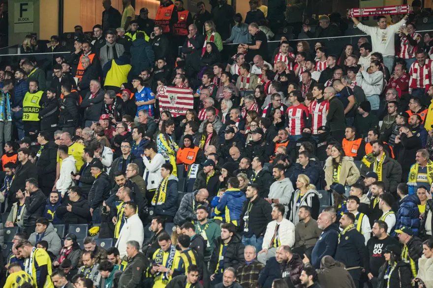 Fenerbahçe Avrupa'da Athletic Bilbao'ya mağlup oldu: Mert Müldür'e kırmızı kart 16 Fenerbahçe Avrupa'da Athletic Bilbao'ya mağlup oldu: Mert Müldür'e kırmızı kart 16