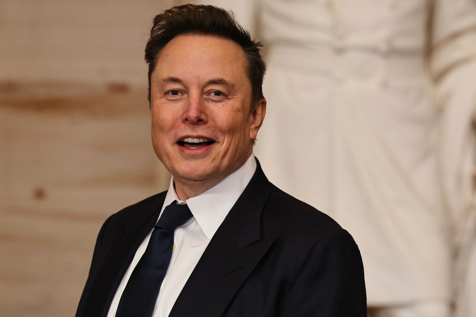 Elon Musk, Tesla'nın "robot ordusunu" yönetmek için 1 trilyon dolar istiyor