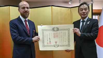 Dünya Etnospor Konfederasyonu Başkanı Bilal Erdoğan'a Japonya'dan nişan