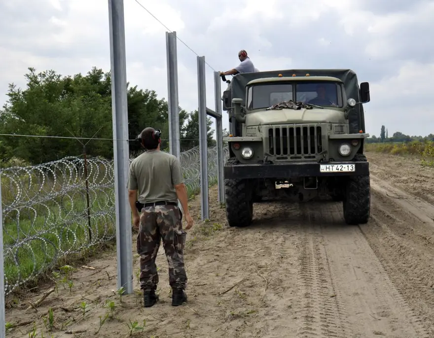 Macaristan-Sırbistan sınırına tel örgü 9 Macaristan-Sırbistan sınırına tel örgü 9