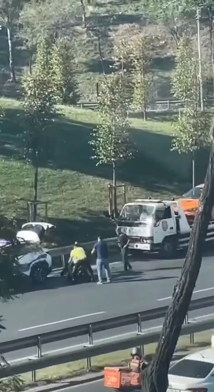 Alkollü taksici polislere çarpıp kaçtı: Yakalanınca ekiplere saldırdı 3