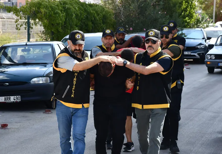 3 ŞÜPHELİ GÖZALTINA ALINDI 3 3 ŞÜPHELİ GÖZALTINA ALINDI 3