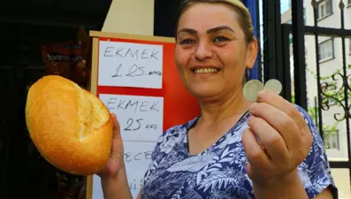 Fırıncıya kızdı, ekmeğe 50 kuruş indirim yaptı