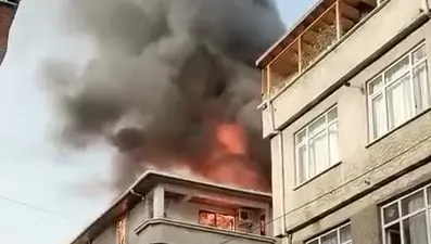 İstanbul'da 4 katlı binada yangın