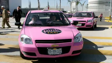 Ürdün'de 'pembe taksiler' yollarda