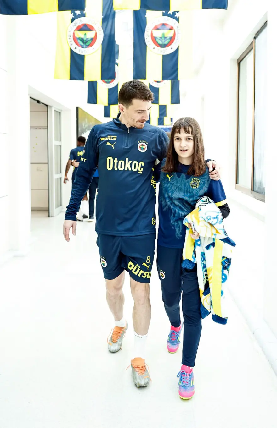 Aziz Yıldırım'ın kızı Yaz, Fenerbahçe antrenmanında 2
